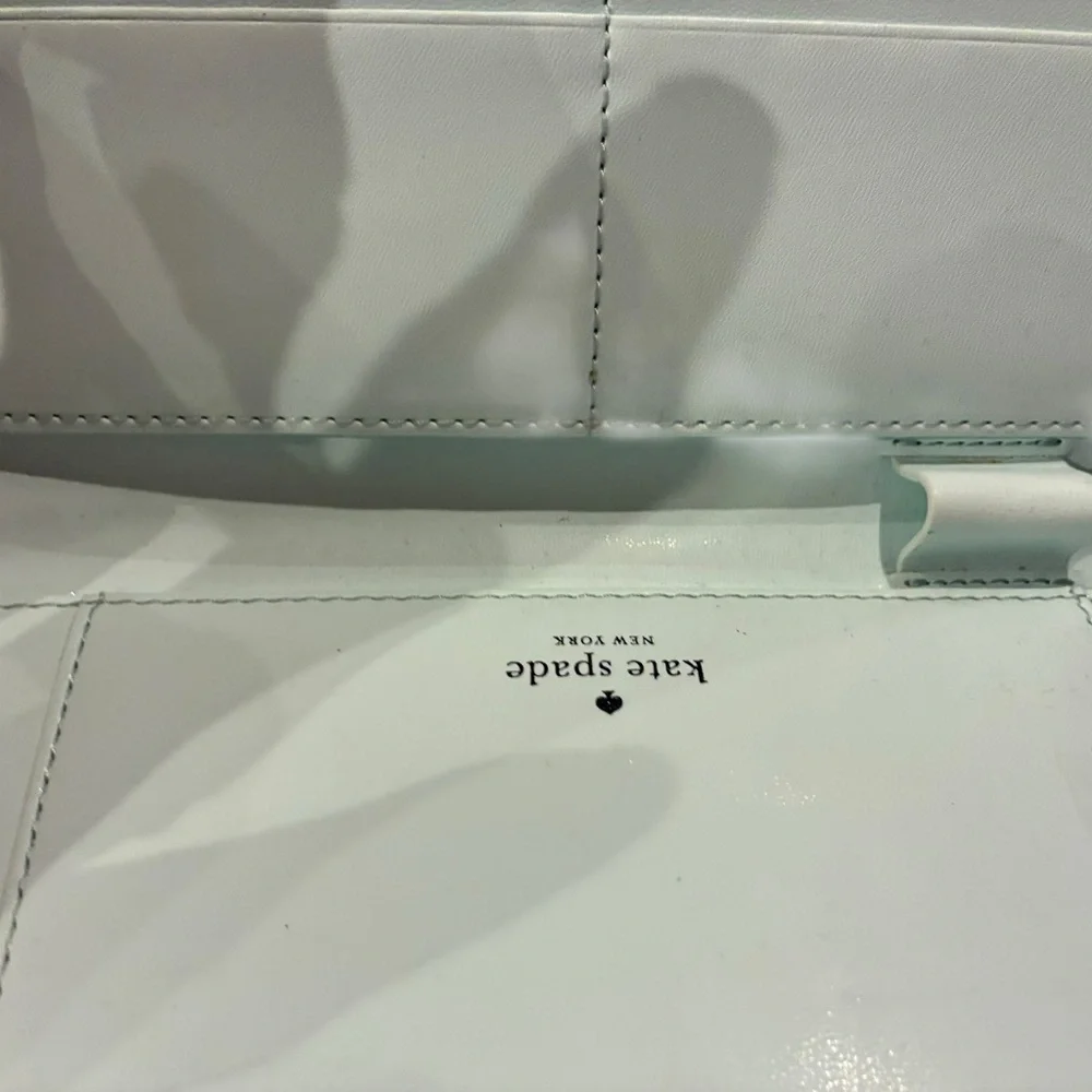 Kate Spade New York "Out of Office" wallet, - Picture 3 of 12